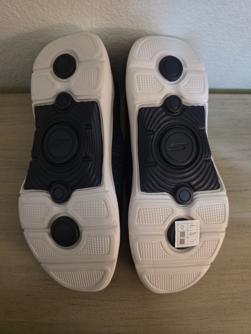 Skechers Navy Slip-On Memory Foam Walking Shoes 6 NEW - Picture 7 of 9